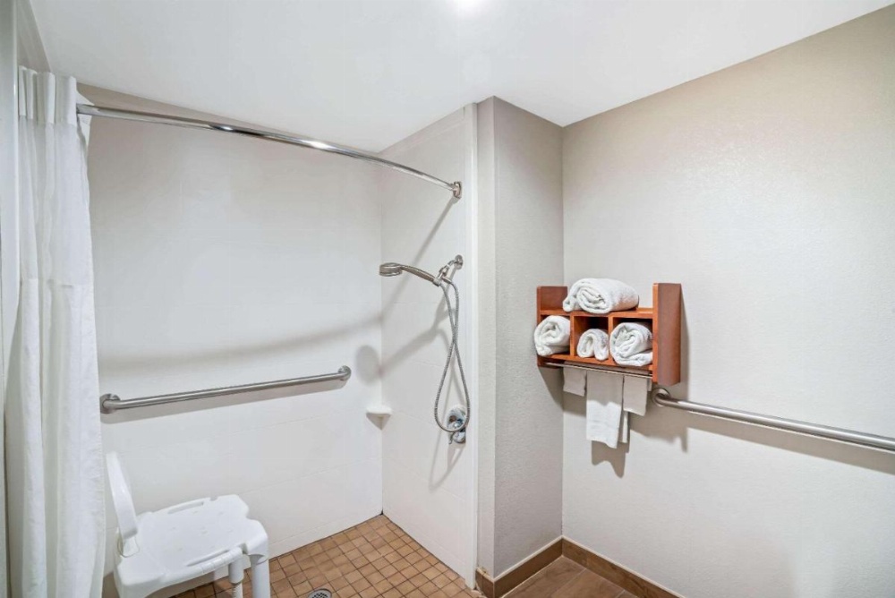 La Quinta Inn & Suites by Wyndham Knoxville North I-75 Image 16