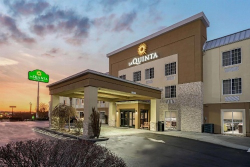 La Quinta Inn & Suites by Wyndham Knoxville North I-75 image 25