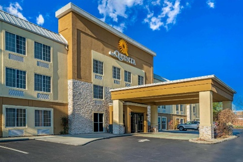 La Quinta Inn & Suites by Wyndham Knoxville North I-75 image 27