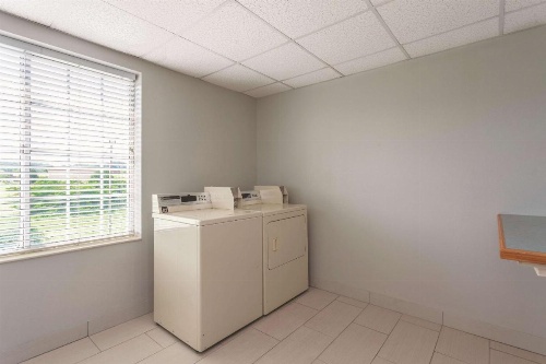 La Quinta Inn & Suites by Wyndham Knoxville North I-75 image 42