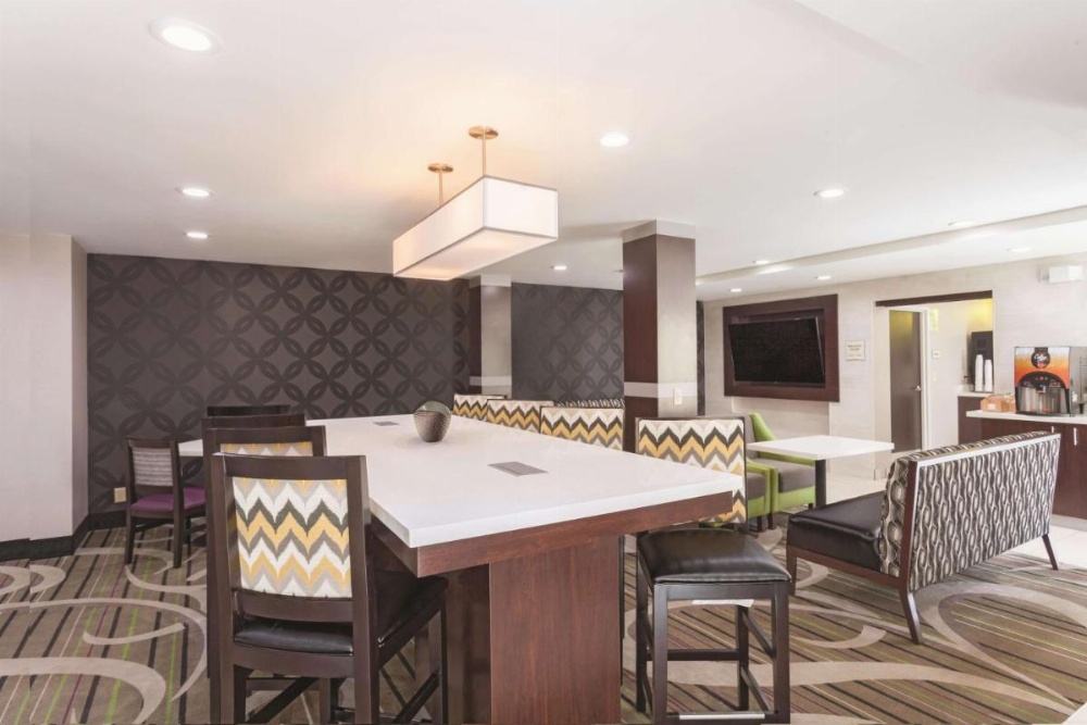 La Quinta Inn & Suites by Wyndham Knoxville North I-75 Image 48